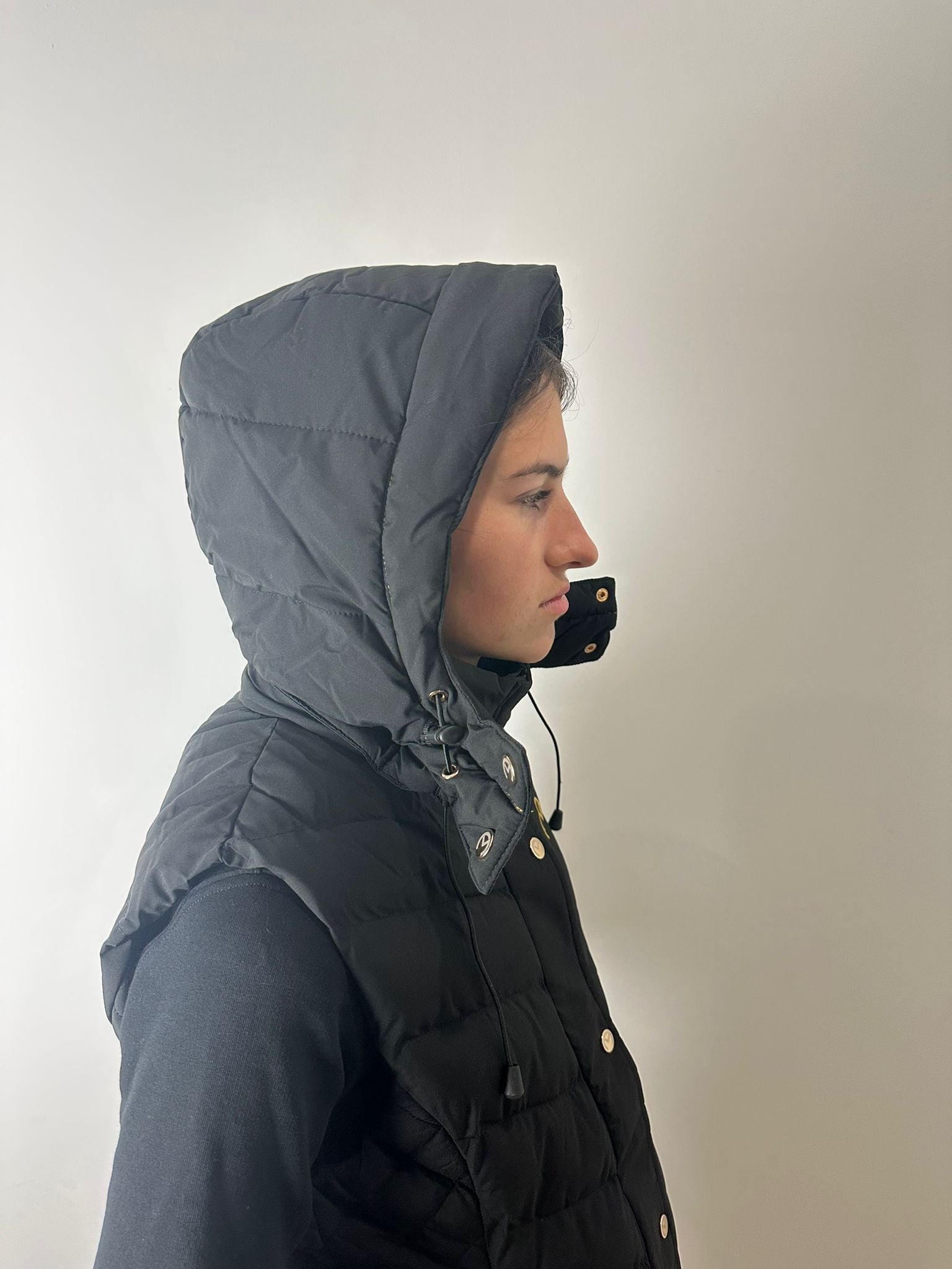 Doudoune Sans Manche "So Chic" Black / Gold & Chaussettes & Bonnet