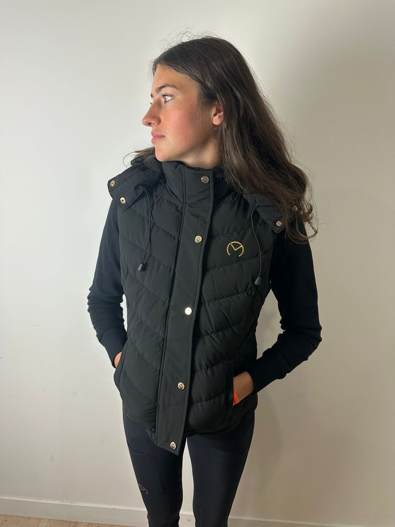 Doudoune Sans Manche "So Chic" Black / Gold & Chaussettes & Bonnet