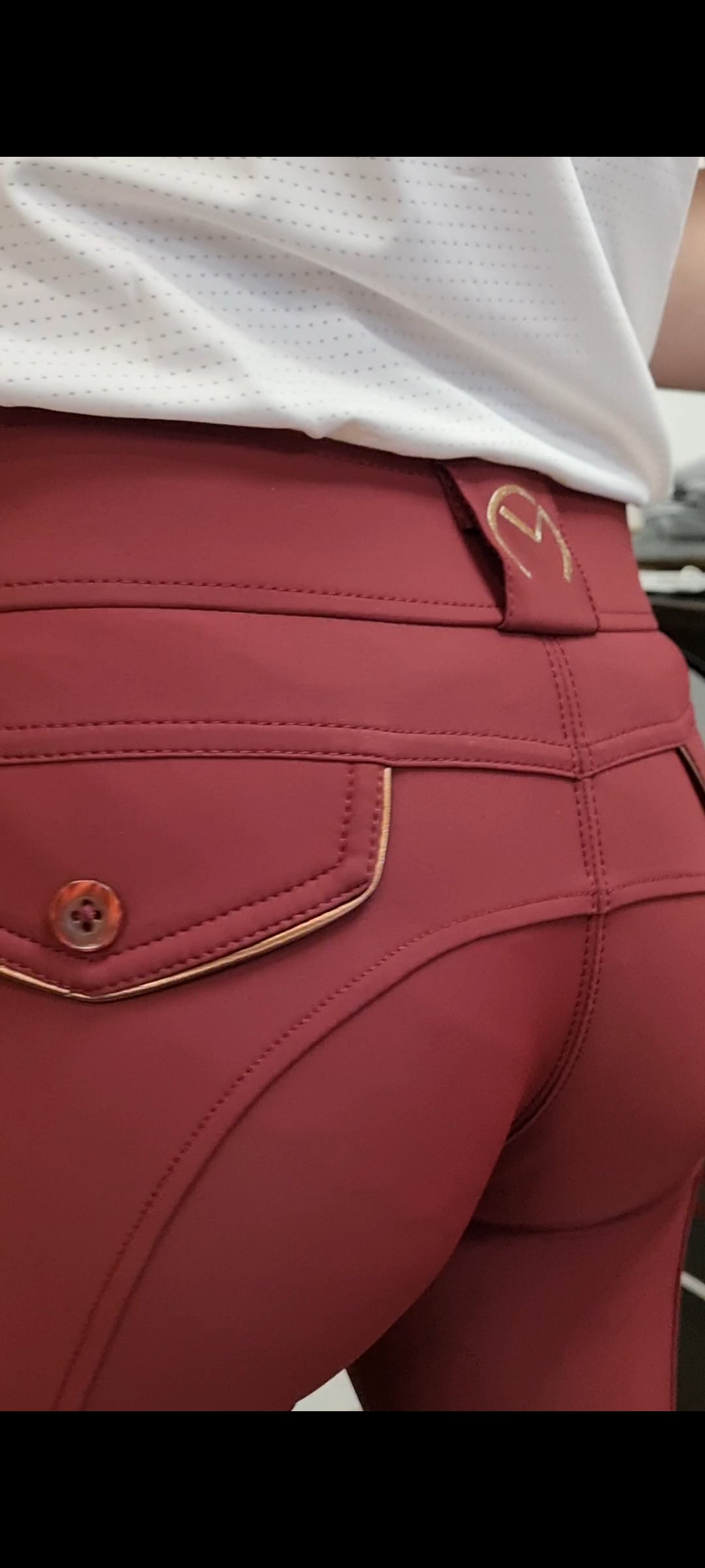 Pack PANTALON "So Chic" WINE & Chaussettes & Casquette