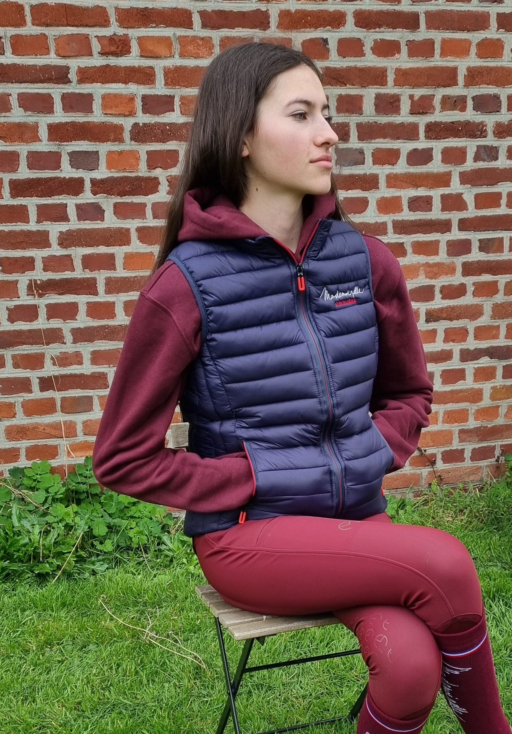 Pack PANTALON "So Chic" WINE & Chaussettes & Casquette