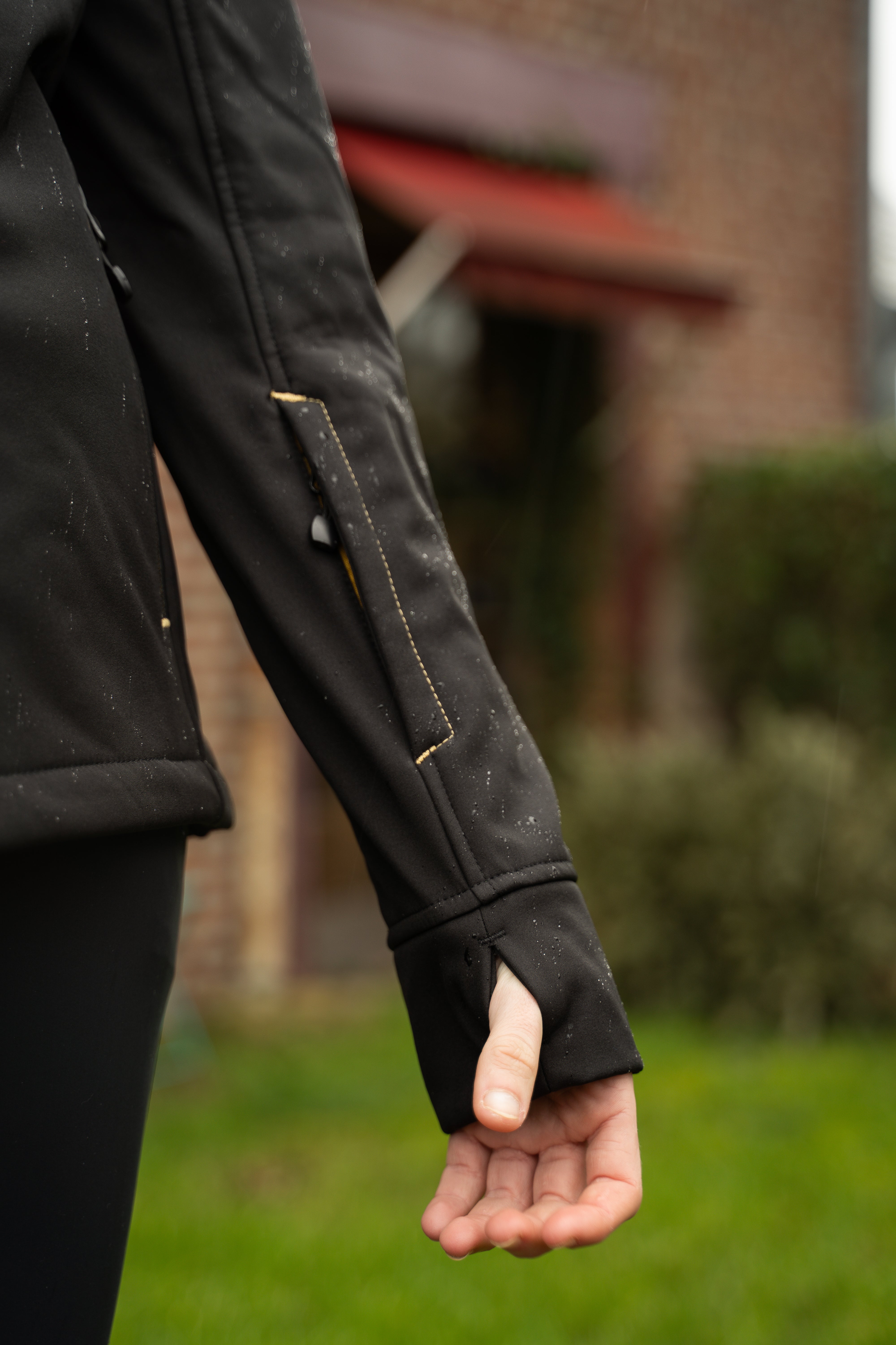 BLOUSON SOFTSHELL BLACK/GOLD SO CHIC